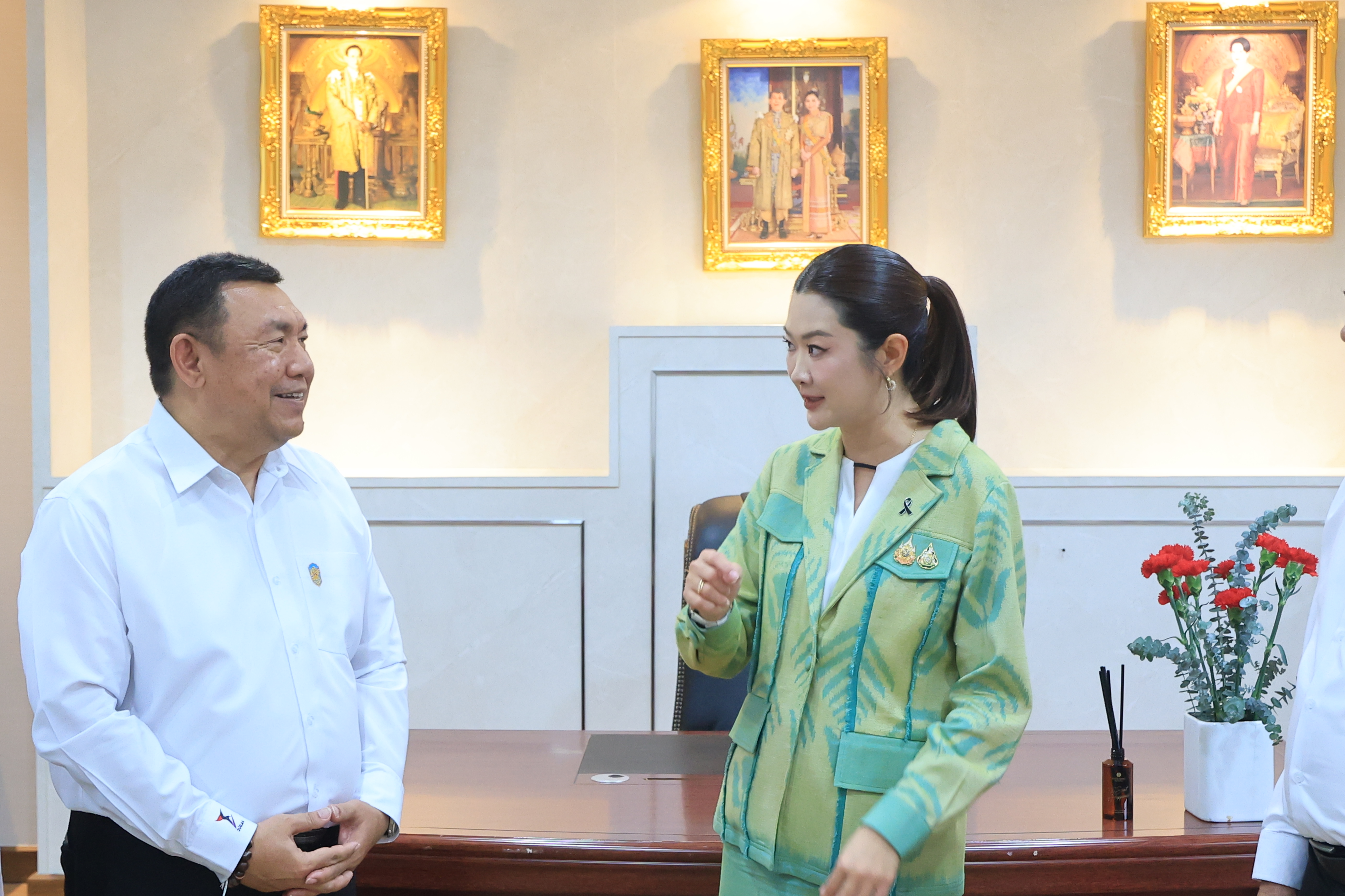 title - คณะผู้บริหาร ส.ป.ก. ร่วมแสดงความยินดีในโอกาสเข้ารับตำแหน่งของรัฐมนตรีว่าการกระทรวงเกษตรและสหกรณ์ และรัฐมนตรีช่วยว่าการกระทรวงเกษตรและสหกรณ์ 